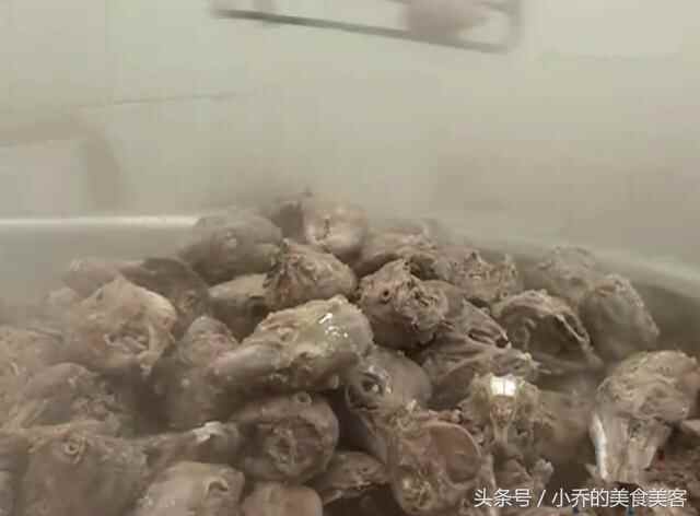 山东美食，蒙阴红烧兔首，美容又健脑的兔头你吃过吗