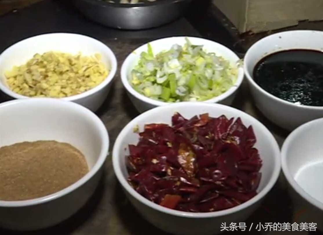 山东美食，蒙阴红烧兔首，美容又健脑的兔头你吃过吗
