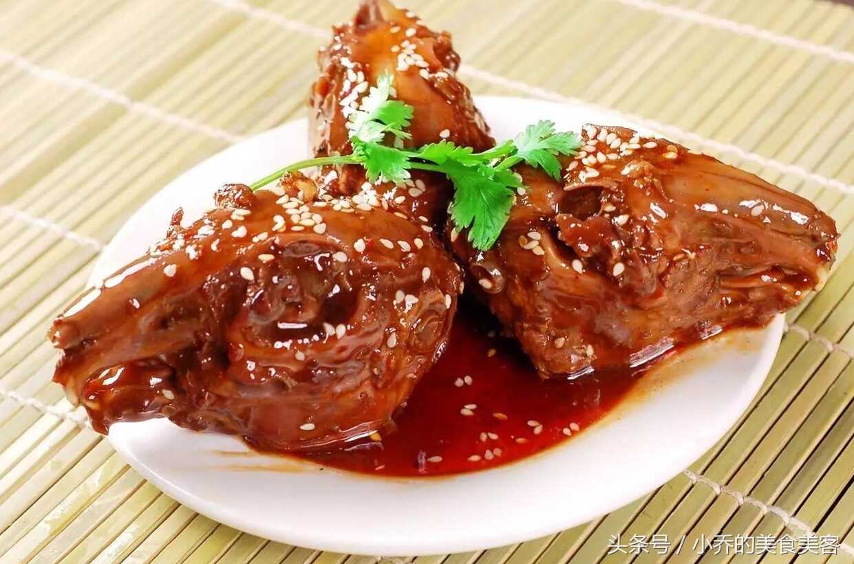 山东美食，蒙阴红烧兔首，美容又健脑的兔头你吃过吗