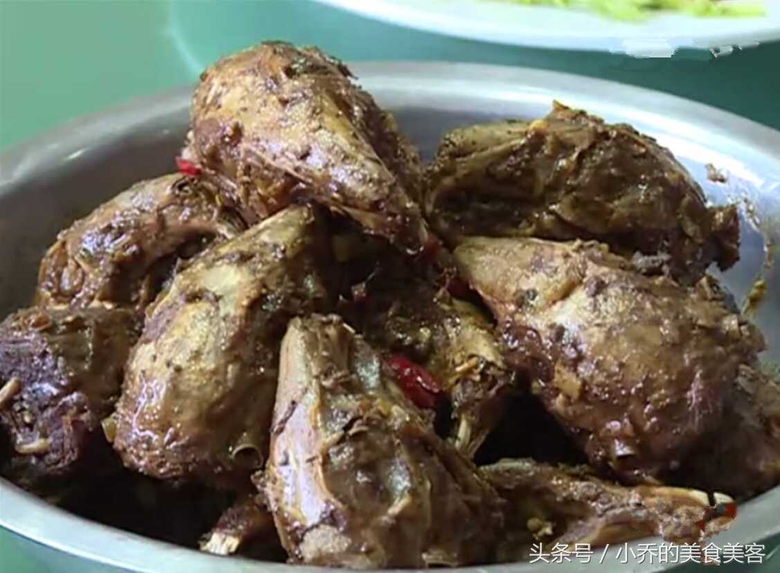 山东美食，蒙阴红烧兔首，美容又健脑的兔头你吃过吗