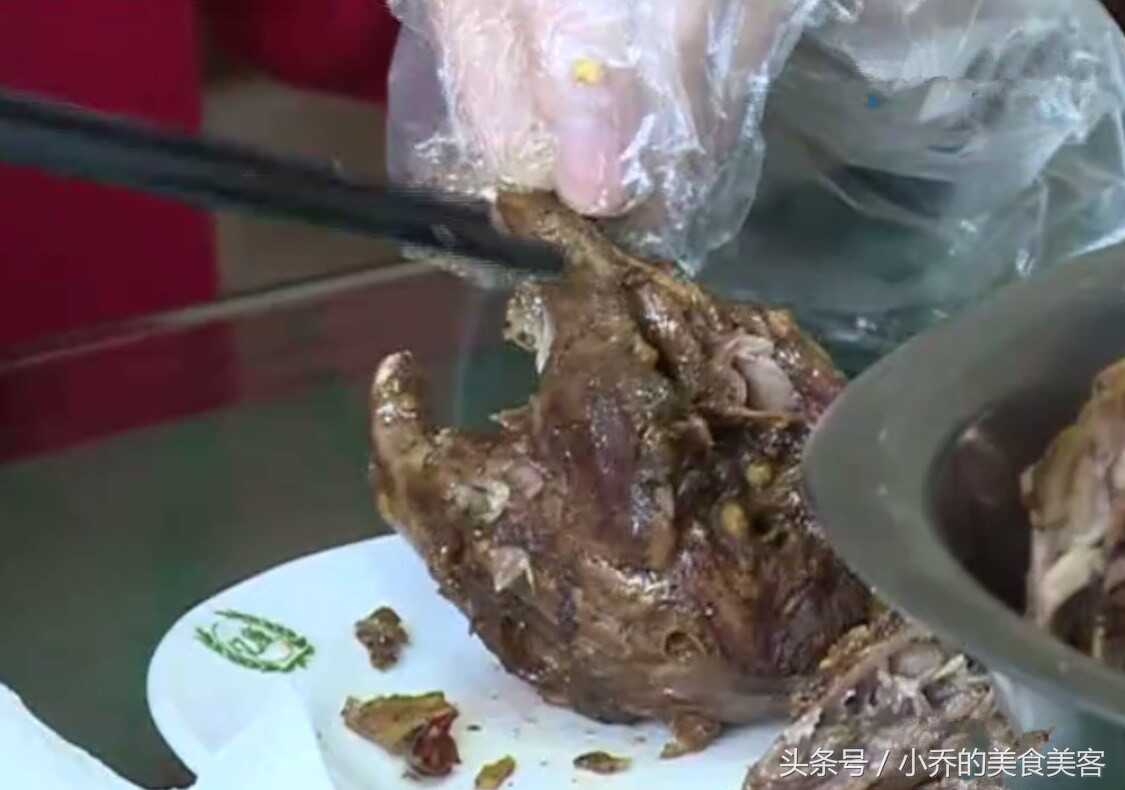 山东美食，蒙阴红烧兔首，美容又健脑的兔头你吃过吗
