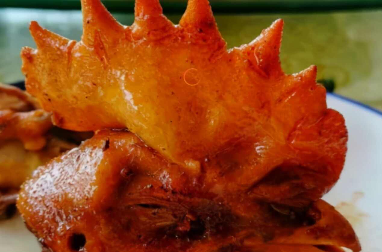 蒙阴老字号光棍鸡小店，每到饭点座无虚席，很多人大老远开车来吃