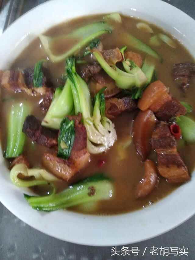 不远千里到山东临沂费县探沂镇老庄户饭店品美食，好菜好酒爽啊！