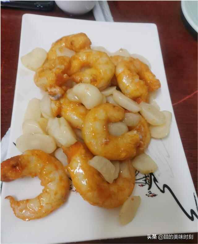 天津只有6张桌子的狗食馆，南荠虾仁别处吃不到，来晚了往外撵客