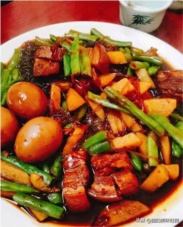 天津只有6张桌子的狗食馆，南荠虾仁别处吃不到，来晚了往外撵客