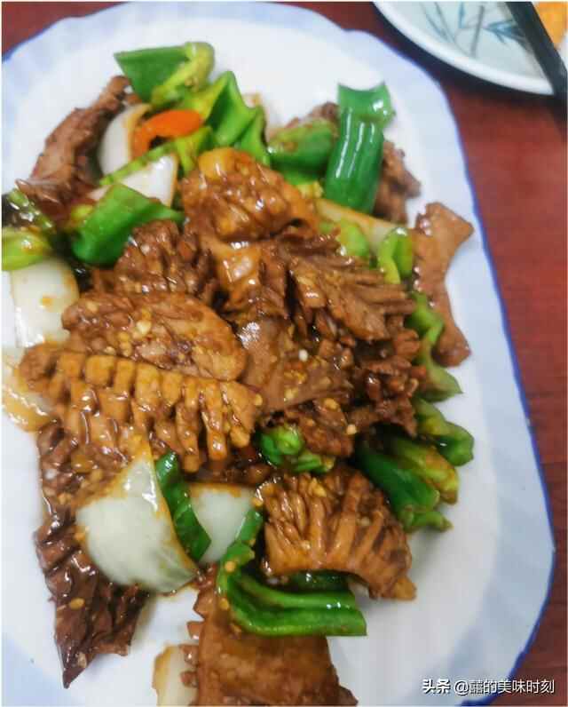 天津只有6张桌子的狗食馆，南荠虾仁别处吃不到，来晚了往外撵客