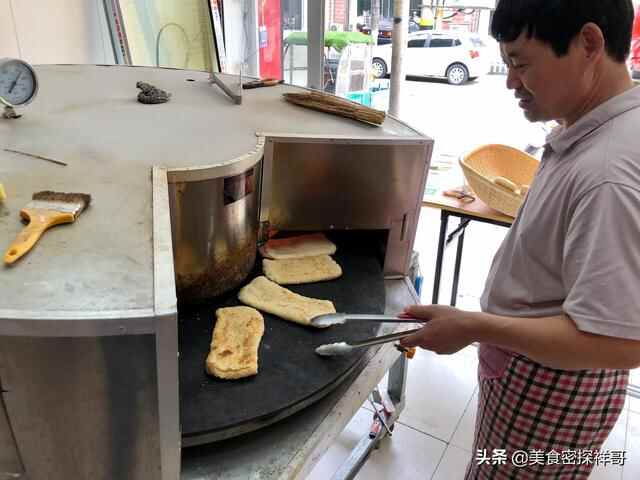 鲁南苏北著名的美食～马头烤牌，酥脆喷香！