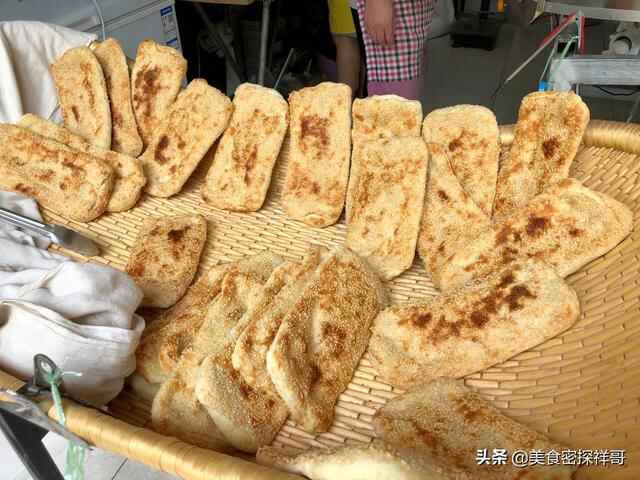 鲁南苏北著名的美食～马头烤牌，酥脆喷香！
