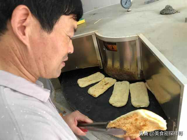 鲁南苏北著名的美食～马头烤牌，酥脆喷香！