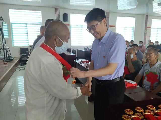 德州市陵城区神头镇举办“光荣在党50周年”纪念章颁发仪式暨农村党组织书记论坛