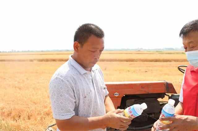 德州市武城县鲁权屯镇：「新时代文明实践」麦田地里，一瓶水的对话^^^^^^
