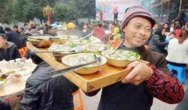 九斗碗，川西平原上的坝坝宴，现如今逢年过节才能看到的热闹场面