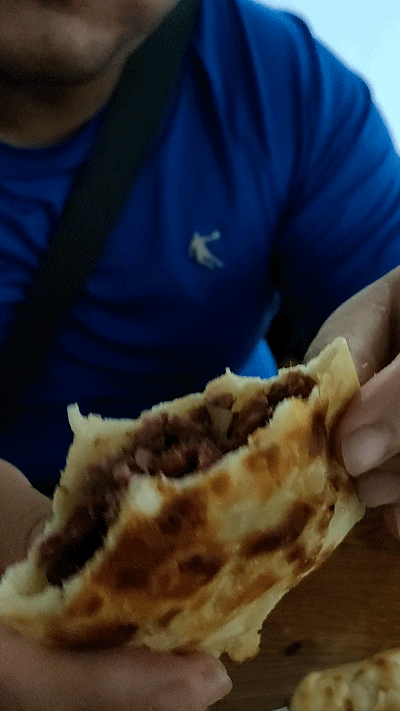 外皮酥脆驴肉醇香，吃了10年才知道，原版夏津驴肉火烧是这个味道