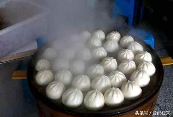 它是山东宁津特有的风味名吃，成名于清道光年间，味浓香而不烈，馅鲜肥而不腻