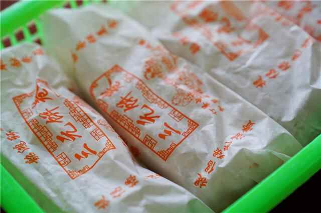 探寻地道河北美食，走进衡水枣强，百年老店里的鞋底子烧饼和熏肉
