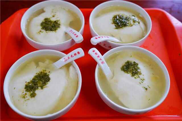 探寻地道河北美食，走进衡水枣强，百年老店里的鞋底子烧饼和熏肉