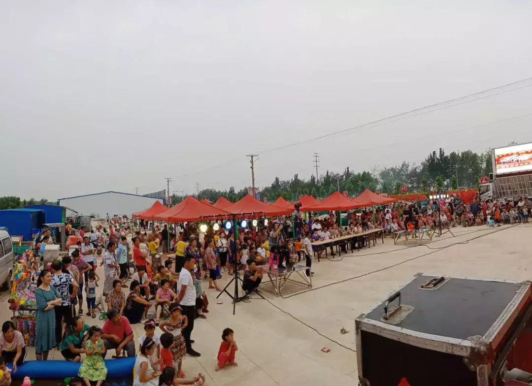 德州陵城开启夜场狂欢：第三届龙虾节嗨吃起来！