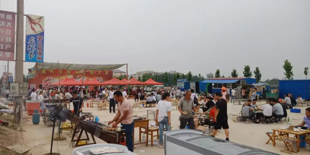 德州陵城开启夜场狂欢：第三届龙虾节嗨吃起来！