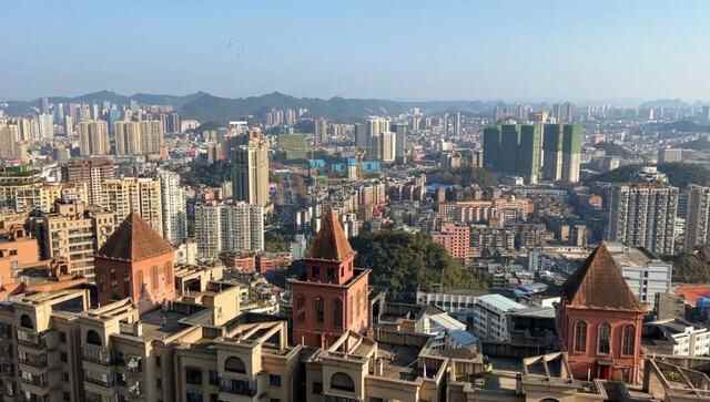 贵州旅行必吃美食：这家每次都排超长队的丝娃娃，究竟吃点啥？