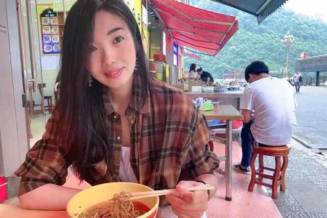 贵州旅行必吃美食：这家每次都排超长队的丝娃娃，究竟吃点啥？