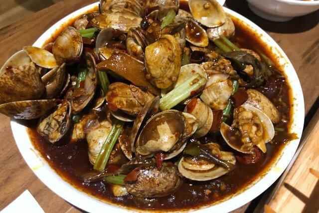 贵州旅行必吃美食：这家每次都排超长队的丝娃娃，究竟吃点啥？