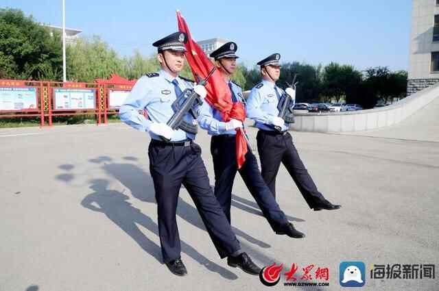 阳谷县公安局举行升国旗仪式