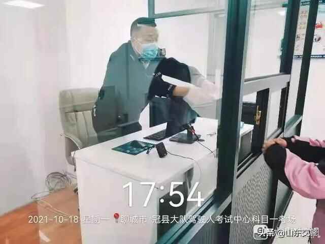 夜的温馨 --- 冠县交警驾驶证理论考试夜考服务来啦