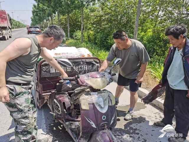 东阿：三轮车突然起火 危急时刻志愿者出手相助