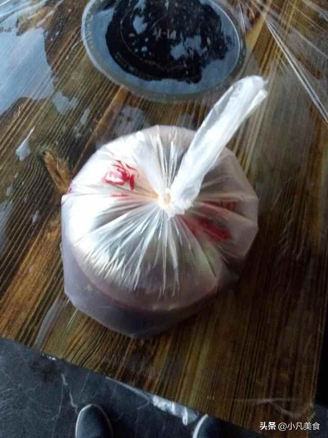 山东冠县地方特色美食“啤酒鸭”，麻辣鲜香、还赠送蔬菜和面食