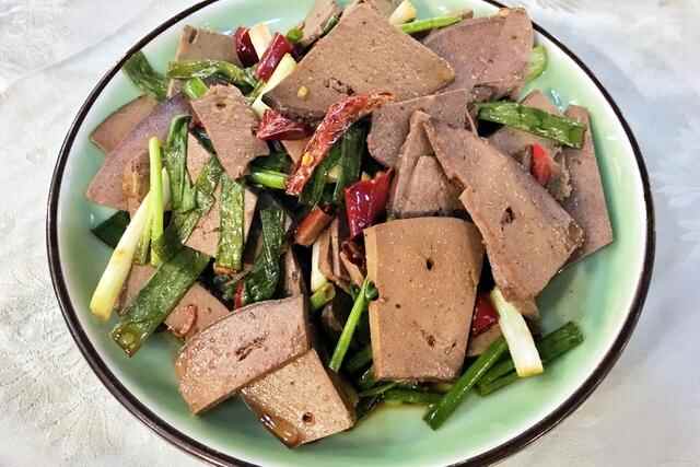 来到东阿县，必吃驴肉宴，入冬进补鲜食驴
