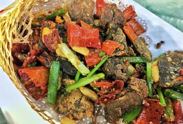 来到东阿县，必吃驴肉宴，入冬进补鲜食驴
