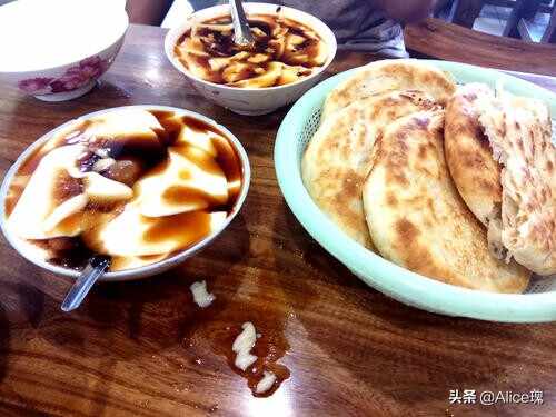 聊城高唐每人必吃早餐豆腐脑和火烧