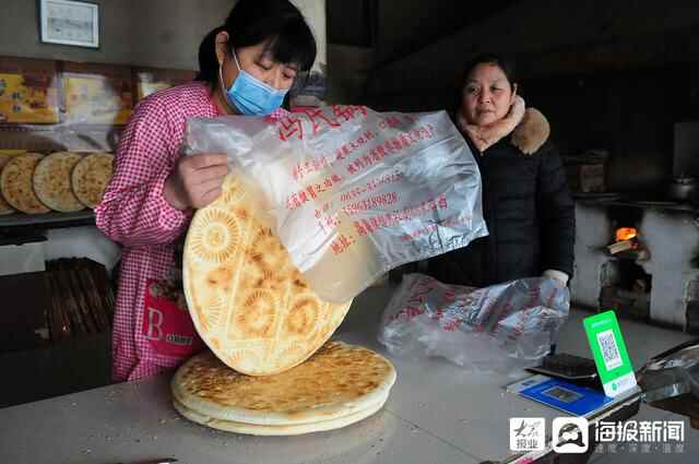 山东聊城：“非遗”美食成俏销年货