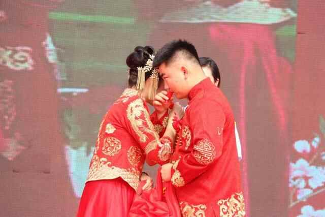 “湖畔情 缘定锦秋”博兴县移风易俗集体婚礼成功举办
