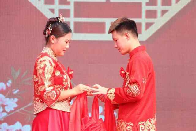 “湖畔情 缘定锦秋”博兴县移风易俗集体婚礼成功举办