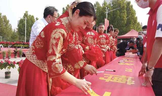 “湖畔情 缘定锦秋”博兴县移风易俗集体婚礼成功举办