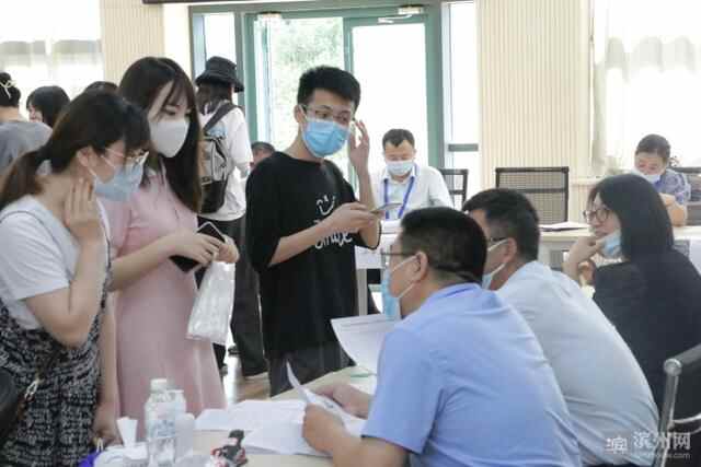 滨城区实施校地战略合作 引进师资优秀人才
