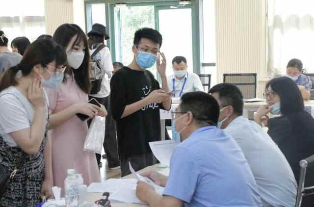 实施校地战略合作，滨城区成功引进两高校157名应届大学毕业生