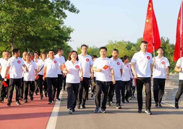 农行博兴县支行开展“迎七一”健步走主题党日活动