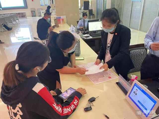 阳信县行政审批服务局：立足平凡“小窗口”演绎便民“大舞台”