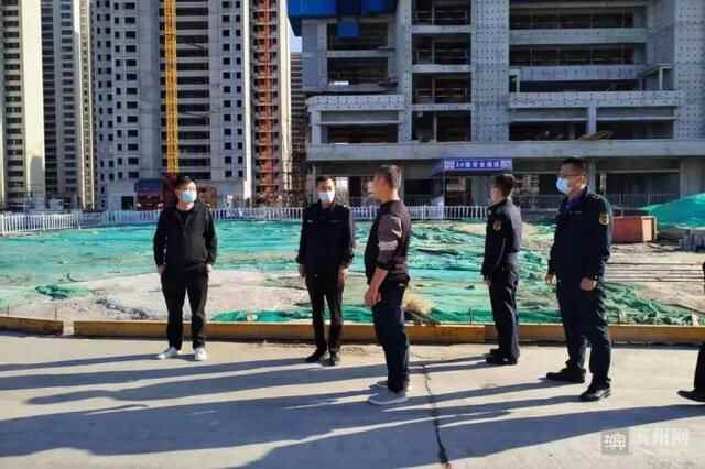 喜迎二十大丨滨城区市东街道开展建筑工地大气污染防治专项巡查