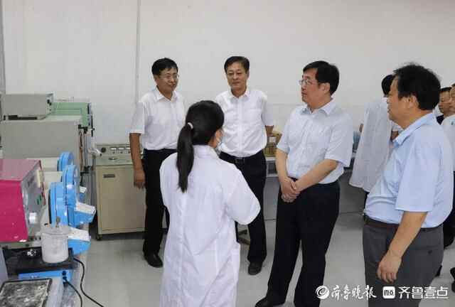 单县县委书记耿振华来菏泽家政职业学院调研