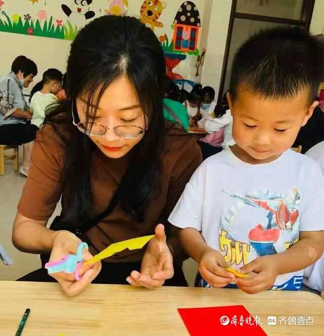 定陶区第四实验小学附设幼儿园开展庆国庆亲子活动