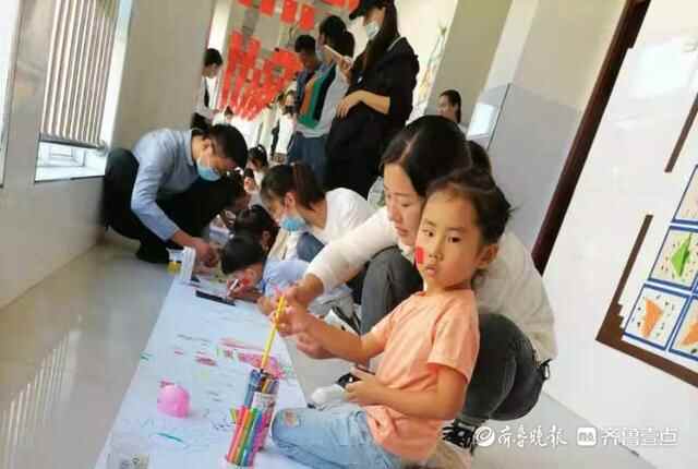 定陶区第四实验小学附设幼儿园开展庆国庆亲子活动