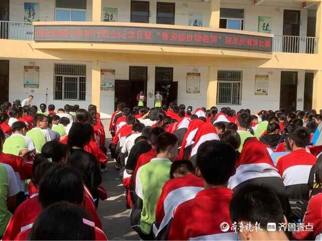 定陶区南王店镇中学举行“喜迎盛世颂祖国”演讲比赛