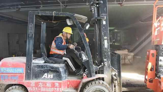 鲁南高铁巨野北站站台建设也进入了收尾阶段