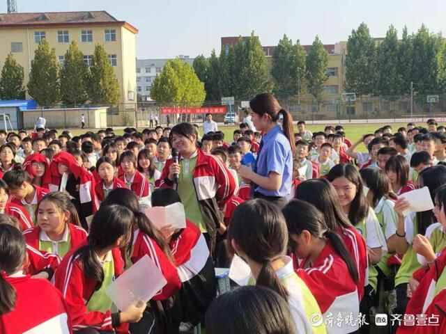 定陶区人民**检察长周文伟到冉堌镇中学开展法治课活动