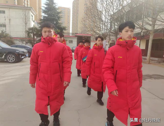 为中塞友谊再添新彩虹，东明舞狮随团远赴塞尔维亚出访演出