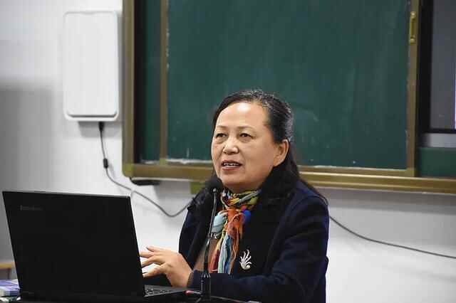 单县二中邀请全国优秀教师许富华老师来校做英语教法报告