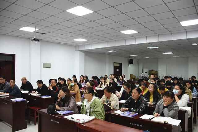 单县二中邀请全国优秀教师许富华老师来校做英语教法报告